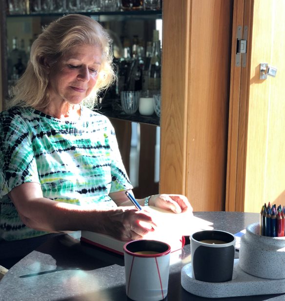 &#x395;&#x3AF;&#x3B4;&#x3B1;, &#x3B4;&#x3B9;&#x3AC;&#x3B2;&#x3B1;&#x3C3;&#x3B1;, &#x3AC;&#x3BA;&#x3BF;&#x3C5;&#x3C3;&#x3B1;: &#x3A4;&#x3B9; &#x3BA;&#x3AC;&#x3BD;&#x3B5;&#x3B9; &#x3B7; &#x395;&#x3C5;&#x3B3;&#x3B5;&#x3BD;&#x3AF;&#x3B1; &#x3A7;&#x3B1;&#x3BD;&#x3B4;&#x3C1;&#x3AE; &#x3C3;&#x3C4;&#x3BF; &#x3C3;&#x3C0;&#x3AF;&#x3C4;&#x3B9; &#x3C4;&#x3B7;&#x3C2;