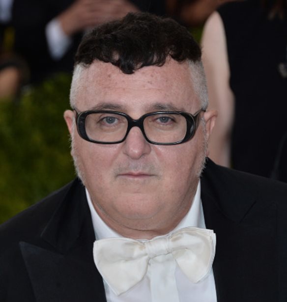 O Alber Elbaz &#x3C3;&#x3C5;&#x3BD;&#x3B5;&#x3C1;&#x3B3;&#x3AC;&#x3B6;&#x3B5;&#x3C4;&#x3B1;&#x3B9; &#x3BC;&#x3B5; &#x3C4;&#x3B7;&#x3BD; Converse &#x3BA;&#x3B1;&#x3B9; &#x3B1;&#x3BD;&#x3C5;&#x3C0;&#x3BF;&#x3BC;&#x3BF;&#x3BD;&#x3BF;&#x3CD;&#x3BC;&#x3B5; &#x3B3;&#x3B9;&#x3B1; &#x3C4;&#x3BF; &#x3B1;&#x3C0;&#x3BF;&#x3C4;&#x3AD;&#x3BB;&#x3B5;&#x3C3;&#x3BC;&#x3B1;