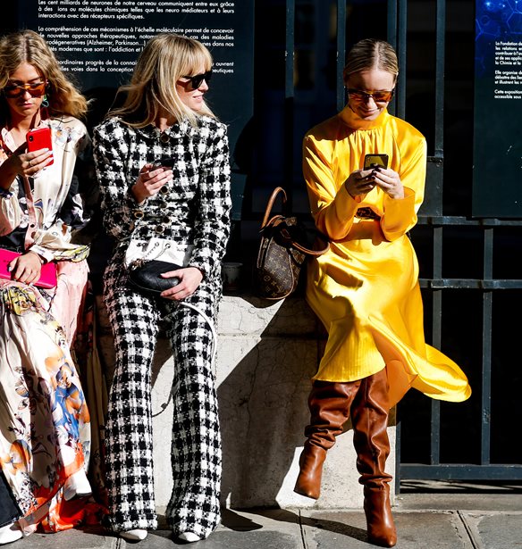 Αυτές οι street style εμφανίσεις αποδεικνύουν ότι το κίτρινο είναι ένα παρεξηγημένο χρώμα