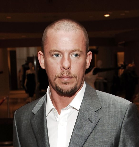Alexander McQueen | &#x39A;&#x3B1;&#x3C4;&#x3B1;&#x3BD;&#x3BF;&#x3BF;&#x3CD;&#x3BC;&#x3B5; &#x3C4;&#x3B7; &#x3B4;&#x3B7;&#x3BC;&#x3B9;&#x3BF;&#x3C5;&#x3C1;&#x3B3;&#x3B9;&#x3BA;&#x3AE; &#x3C4;&#x3BF;&#x3C5; &#x3B9;&#x3B4;&#x3B9;&#x3BF;&#x3C6;&#x3C5;&#x390;&#x3B1; &#x3BC;&#x3AD;&#x3C3;&#x3B1; &#x3B1;&#x3C0;&#x3CC; 10 &#x3B4;&#x3B7;&#x3BB;&#x3CE;&#x3C3;&#x3B5;&#x3B9;&#x3C2; &#x3C4;&#x3BF;&#x3C5;