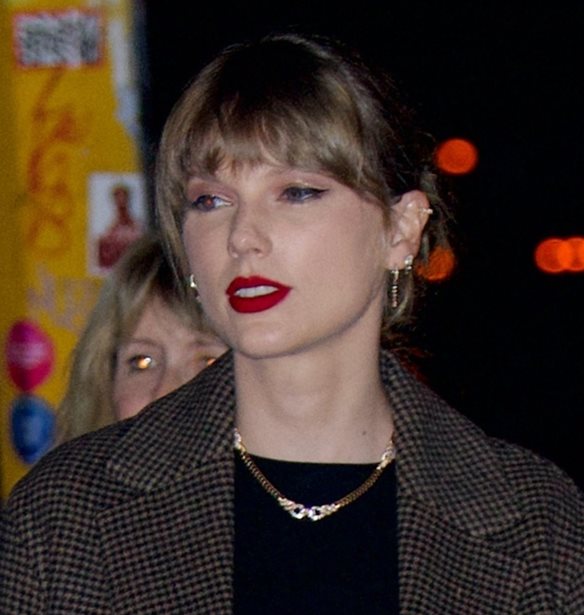 Taylor Swift | &#x3A4;&#x3BF; &#x3C6;&#x3B8;&#x3B9;&#x3BD;&#x3BF;&#x3C0;&#x3C9;&#x3C1;&#x3B9;&#x3BD;&#x3CC; &#x3C3;&#x3CD;&#x3BD;&#x3BF;&#x3BB;&#x3BF; &#x3C0;&#x3BF;&#x3C5; &#x3B5;&#x3C0;&#x3AD;&#x3BB;&#x3B5;&#x3BE;&#x3B5; &#x3B3;&#x3B9;&#x3B1; &#x3C4;&#x3B7;&#x3BD; &#x3AD;&#x3BE;&#x3BF;&#x3B4;&#x3BF; &#x3BC;&#x3B5; &#x3C4;&#x3B9;&#x3C2; &#x3B4;&#x3B9;&#x3AC;&#x3C3;&#x3B7;&#x3BC;&#x3B5;&#x3C2; &#x3C6;&#x3AF;&#x3BB;&#x3B5;&#x3C2; &#x3C4;&#x3B7;&#x3C2;