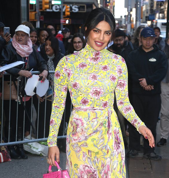 H Priyanka Chopra &#x3B8;&#x3B5;&#x3C9;&#x3C1;&#x3B5;&#x3AF; &#x3C4;&#x3B7;&#x3BD; &#x395;&#x3BB;&#x3BB;&#x3AC;&#x3B4;&#x3B1; &#x3C4;&#x3BF; &#x3C0;&#x3B9;&#x3BF; &#x3C1;&#x3BF;&#x3BC;&#x3B1;&#x3BD;&#x3C4;&#x3B9;&#x3BA;&#x3CC; &#x3BC;&#x3AD;&#x3C1;&#x3BF;&#x3C2; &#x3C4;&#x3BF;&#x3C5; &#x3BA;&#x3CC;&#x3C3;&#x3BC;&#x3BF;&#x3C5;