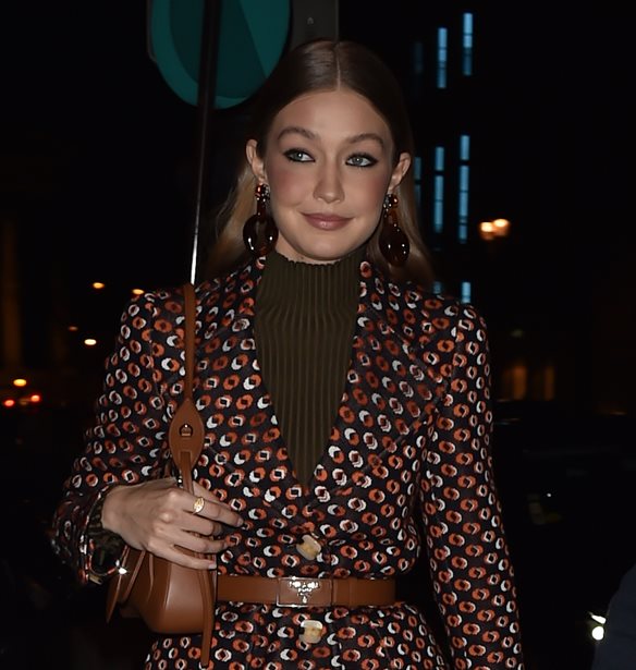 &#x397; Gigi Hadid &#x3C0;&#x3B9;&#x3BF; &#x3BA;&#x3BF;&#x3BC;&#x3C8;&#x3AE; &#x3B1;&#x3C0;&#x3CC; &#x3C0;&#x3BF;&#x3C4;&#x3AD; &#x3C3;&#x3C4;&#x3BF; &#x3A0;&#x3B1;&#x3C1;&#x3AF;&#x3C3;&#x3B9;