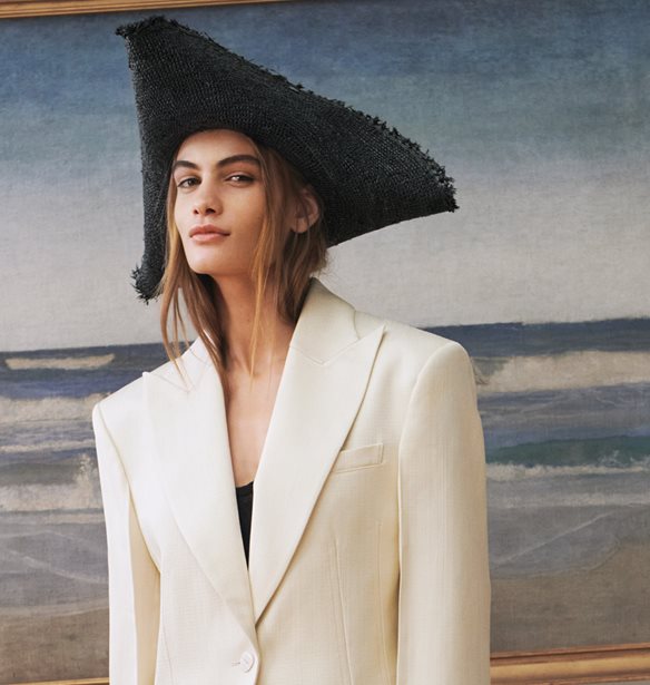 H&amp;M STUDIO SS21| &#x39C;&#x3B9;&#x3B1; &#x3C0;&#x3B5;&#x3C1;&#x3B9;&#x3C0;&#x3B5;&#x3C4;&#x3B5;&#x3B9;&#x3CE;&#x3B4;&#x3B7;&#x3C2;, &#x3C6;&#x3C9;&#x3C4;&#x3B5;&#x3B9;&#x3BD;&#x3AE; &#x3C3;&#x3C5;&#x3BB;&#x3BB;&#x3BF;&#x3B3;&#x3AE; &#x3C0;&#x3BF;&#x3C5; &#x3B1;&#x3C0;&#x3BF;&#x3C4;&#x3B5;&#x3BB;&#x3B5;&#x3AF;&#x3C4;&#x3B1;&#x3B9; &#x3B1;&#x3C0;&#x3CC; &#x3C0;&#x3C1;&#x3B1;&#x3B3;&#x3BC;&#x3B1;&#x3C4;&#x3B9;&#x3BA;&#x3BF;&#x3CD;&#x3C2; &#x3B8;&#x3B7;&#x3C3;&#x3B1;&#x3C5;&#x3C1;&#x3BF;&#x3CD;&#x3C2;