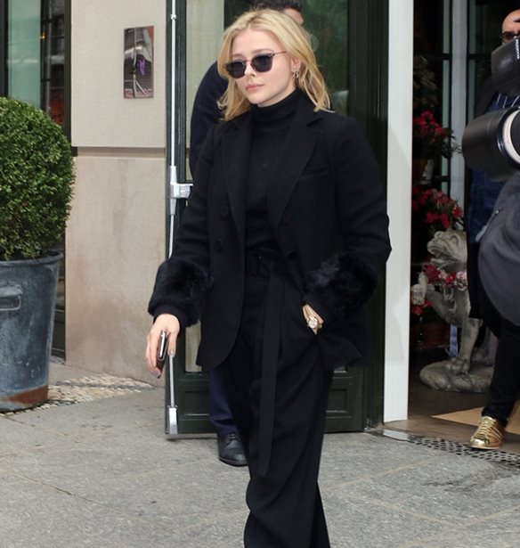 Chloe Grace Moretz- Gigi Hadid: &#x3A0;&#x3BF;&#x3CD; &#x3C4;&#x3B9;&#x3C2; &#x3B5;&#x3BD;&#x3C4;&#x3CC;&#x3C0;&#x3B9;&#x3C3;&#x3B5; &#x3BF; &#x3C6;&#x3C9;&#x3C4;&#x3BF;&#x3B3;&#x3C1;&#x3B1;&#x3C6;&#x3B9;&#x3BA;&#x3CC;&#x3C2; &#x3C6;&#x3B1;&#x3BA;&#x3CC;&#x3C2;;