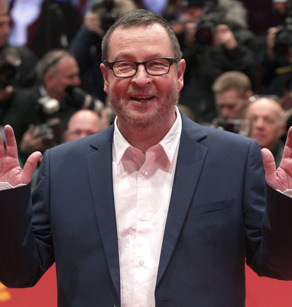 Lars von Trier | &#x39F; &#x3B4;&#x3B9;&#x3AC;&#x3C3;&#x3B7;&#x3BC;&#x3BF;&#x3C2; &#x3C3;&#x3BA;&#x3B7;&#x3BD;&#x3BF;&#x3B8;&#x3AD;&#x3C4;&#x3B7;&#x3C2; &#x3C0;&#x3AC;&#x3C3;&#x3C7;&#x3B5;&#x3B9; &#x3B1;&#x3C0;&#x3CC; &#x3A0;&#x3AC;&#x3C1;&#x3BA;&#x3B9;&#x3BD;&#x3C3;&#x3BF;&#x3BD;