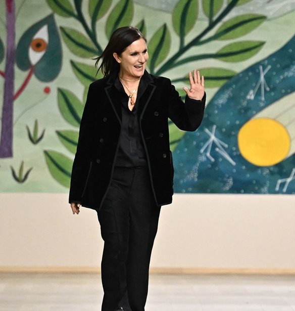 Fendi | &#x397; Maria Grazia Chiuri &#x3B5;&#x3AF;&#x3BD;&#x3B1;&#x3B9; &#x3B7; &#x3BD;&#x3AD;&#x3B1; creative director &#x3C4;&#x3BF;&#x3C5; &#x3BF;&#x3AF;&#x3BA;&#x3BF;&#x3C5;