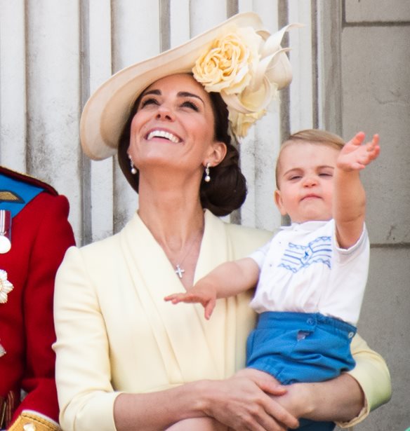 &#x3A4;&#x3BF; &#x3BD;&#x3C4;&#x3CD;&#x3C3;&#x3B9;&#x3BC;&#x3BF; &#x3C4;&#x3BF;&#x3C5; &#x3C0;&#x3C1;&#x3AF;&#x3B3;&#x3BA;&#x3B9;&#x3C0;&#x3B1; Louis &#x3C3;&#x3C4;&#x3BF; Trooping the Colour &#x3AD;&#x3BA;&#x3C1;&#x3C5;&#x3B2;&#x3B5; &#x3BC;&#x3AF;&#x3B1; &#x3B9;&#x3B4;&#x3B9;&#x3B1;&#x3AF;&#x3C4;&#x3B5;&#x3C1;&#x3B7; &#x3BB;&#x3B5;&#x3C0;&#x3C4;&#x3BF;&#x3BC;&#x3AD;&#x3C1;&#x3B5;&#x3B9;&#x3B1;