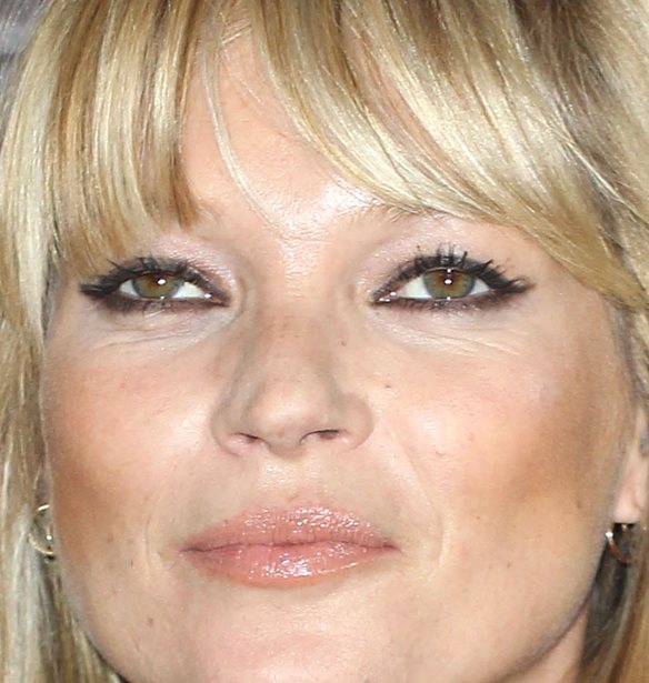 Kate Moss | &#x391;&#x3BD;&#x3B1;&#x3BA;&#x3BF;&#x3B9;&#x3BD;&#x3CE;&#x3BD;&#x3B5;&#x3B9; &#x3C4;&#x3B1; &#x3C3;&#x3C5;&#x3BD;&#x3B1;&#x3C1;&#x3C0;&#x3B1;&#x3C3;&#x3C4;&#x3B9;&#x3BA;&#x3AC; &#x3BD;&#x3AD;&#x3B1; &#x3C4;&#x3B7;&#x3C2; &#x3C0;&#x3BF;&#x3B6;&#x3AC;&#x3C1;&#x3BF;&#x3BD;&#x3C4;&#x3B1;&#x3C2; &#x3BF;&#x3BB;&#x3CC;&#x3B3;&#x3C5;&#x3BC;&#x3BD;&#x3B7;