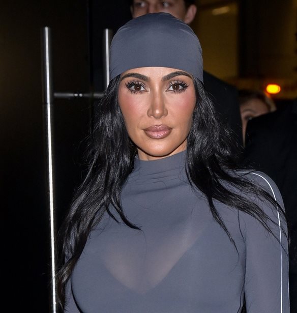 Kim Kardashian | &#x39A;&#x3B1;&#x3B9; &#x3C4;&#x3B9; &#x3C0;&#x3B5;&#x3B9;&#x3C1;&#x3AC;&#x3B6;&#x3B5;&#x3B9; &#x3C0;&#x3BF;&#x3C5; &#x3BF; &quot;&#x3B8;&#x3AC;&#x3BC;&#x3BD;&#x3BF;&#x3C2;&quot; &#x3C4;&#x3B7;&#x3C2; &#x3AD;&#x3B3;&#x3B9;&#x3BD;&#x3B5; sold out;