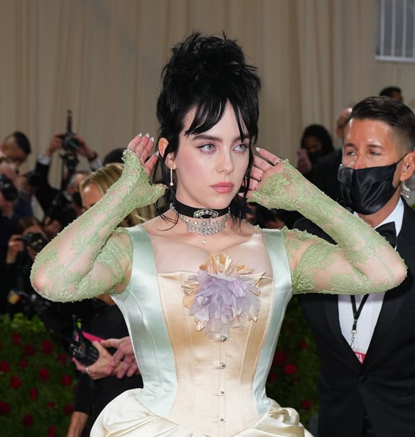 Billie Eilish | &#x397; &#x3B1;&#x3B9;&#x3C7;&#x3BC;&#x3B7;&#x3C1;&#x3AE; &#x3B1;&#x3C0;&#x3AC;&#x3BD;&#x3C4;&#x3B7;&#x3C3;&#x3B7; &#x3C3;&#x3B5; &#x3CC;&#x3C3;&#x3BF;&#x3C5;&#x3C2; &#x3B4;&#x3B5;&#x3BD; &#x3C3;&#x3C4;&#x3B1;&#x3BC;&#x3B1;&#x3C4;&#x3BF;&#x3CD;&#x3BD; &#x3BD;&#x3B1; &#x3C3;&#x3C7;&#x3BF;&#x3BB;&#x3B9;&#x3AC;&#x3B6;&#x3BF;&#x3C5;&#x3BD; &#x3C4;&#x3B7;&#x3BD; &#x3B5;&#x3BE;&#x3C9;&#x3C4;&#x3B5;&#x3C1;&#x3B9;&#x3BA;&#x3AE; &#x3C4;&#x3B7;&#x3C2; &#x3B5;&#x3BC;&#x3C6;&#x3AC;&#x3BD;&#x3B9;&#x3C3;&#x3B7;