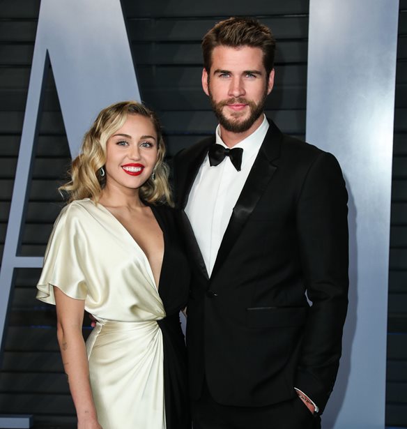 &#x397; Miley Cyrus &#x3AD;&#x3B4;&#x3C9;&#x3C3;&#x3B5; &#x3C4;&#x3AD;&#x3BB;&#x3BF;&#x3C2; &#x3C3;&#x3C4;&#x3B9;&#x3C2; &#x3BD;&#x3AD;&#x3B5;&#x3C2; &#x3C6;&#x3AE;&#x3BC;&#x3B5;&#x3C2; &#x3C7;&#x3C9;&#x3C1;&#x3B9;&#x3C3;&#x3BC;&#x3BF;&#x3CD; &#x3BC;&#x3B5; &#x3C4;&#x3BF;&#x3BD; &#x3BA;&#x3B1;&#x3BB;&#x3CD;&#x3C4;&#x3B5;&#x3C1;&#x3BF; &#x3C4;&#x3C1;&#x3CC;&#x3C0;&#x3BF;