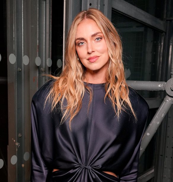 Chiara Ferragni | &#x391;&#x3BD;&#x3C4;&#x3B9;&#x3BC;&#x3AD;&#x3C4;&#x3C9;&#x3C0;&#x3B7; &#x3BC;&#x3B5; &#x3C3;&#x3BA;&#x3BB;&#x3B7;&#x3C1;&#x3AE; &#x3C0;&#x3BF;&#x3B9;&#x3BD;&#x3AE; &#x3C6;&#x3C5;&#x3BB;&#x3AC;&#x3BA;&#x3B9;&#x3C3;&#x3B7;&#x3C2; &#x3B3;&#x3B9;&#x3B1; &#x3C4;&#x3BF; &#x3C3;&#x3BA;&#x3AC;&#x3BD;&#x3B4;&#x3B1;&#x3BB;&#x3BF; Pandoro - &#x397; &#x3C0;&#x3C1;&#x3CE;&#x3C4;&#x3B7; &#x3C4;&#x3B7;&#x3C2; &#x3B1;&#x3C0;&#x3AC;&#x3BD;&#x3C4;&#x3B7;&#x3C3;&#x3B7;