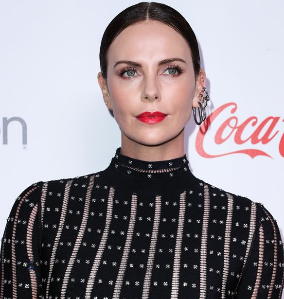 &#x397; punk rock &#x3B5;&#x3BC;&#x3C6;&#x3AC;&#x3BD;&#x3B9;&#x3C3;&#x3B7; &#x3C4;&#x3B7;&#x3C2; Charlize Theron