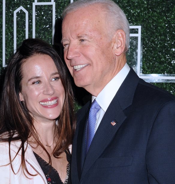 Ashley Biden | &#x397; &#x3BA;&#x3CC;&#x3C1;&#x3B7; &#x3C4;&#x3BF;&#x3C5; Joe Biden &#x3BB;&#x3B1;&#x3C4;&#x3C1;&#x3B5;&#x3CD;&#x3B5;&#x3B9; &#x3C4;&#x3B7; &#x3BC;&#x3CC;&#x3B4;&#x3B1; &#x3BA;&#x3B1;&#x3B9; &#x3AD;&#x3C7;&#x3B5;&#x3B9; &#x3AE;&#x3B4;&#x3B7; &#x3B3;&#x3AF;&#x3BD;&#x3B5;&#x3B9; viral &#x3B3;&#x3B9;&#x3B1; &#x3C4;&#x3BF;&#x3BD; &#x3C4;&#x3C1;&#x3CC;&#x3C0;&#x3BF; &#x3C0;&#x3BF;&#x3C5; &#x3C7;&#x3BF;&#x3C1;&#x3B5;&#x3CD;&#x3B5;&#x3B9;