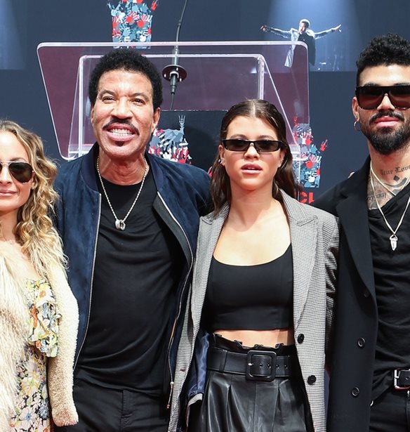 Sofia Richie | &#x393;&#x3B9;&#x3B1;&#x3C4;&#x3AF; &#x3BF; &#x3B1;&#x3B4;&#x3B5;&#x3C1;&#x3C6;&#x3CC;&#x3C2; &#x3C4;&#x3B7;&#x3C2; &#x3B4;&#x3B5;&#x3BD; &#x3C0;&#x3B1;&#x3C1;&#x3B5;&#x3C5;&#x3C1;&#x3AD;&#x3B8;&#x3B7;&#x3BA;&#x3B5; &#x3C3;&#x3C4;&#x3B7;&#x3BD; &#x3C4;&#x3B5;&#x3BB;&#x3B5;&#x3C4;&#x3AE; &#x3C4;&#x3BF;&#x3C5; &#x3B3;&#x3AC;&#x3BC;&#x3BF;&#x3C5; &#x3C4;&#x3B7;&#x3C2; &#x3C3;&#x3C4;&#x3B7; &#x39D;&#x3CC;&#x3C4;&#x3B9;&#x3B1; &#x393;&#x3B1;&#x3BB;&#x3BB;&#x3AF;&#x3B1;