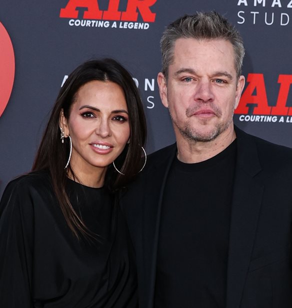 Matt Damon | &#x397; &#x3C3;&#x3C0;&#x3AC;&#x3BD;&#x3B9;&#x3B1; &#x3B5;&#x3BC;&#x3C6;&#x3AC;&#x3BD;&#x3B9;&#x3C3;&#x3B7; &#x3BC;&#x3B5; &#x3C4;&#x3B7; &#x3C3;&#x3CD;&#x3B6;&#x3C5;&#x3B3;&#x3CC; &#x3C4;&#x3BF;&#x3C5; &#x3BA;&#x3B1;&#x3B9; &#x3C4;&#x3B9;&#x3C2; 3 &#x3C0;&#x3B1;&#x3BD;&#x3AD;&#x3BC;&#x3BF;&#x3C1;&#x3C6;&#x3B5;&#x3C2; &#x3BA;&#x3CC;&#x3C1;&#x3B5;&#x3C2; &#x3C4;&#x3BF;&#x3C5;