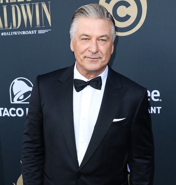Alec Baldwin | &#x397; &#x3BF;&#x3B9;&#x3BA;&#x3BF;&#x3B3;&#x3AD;&#x3BD;&#x3B5;&#x3B9;&#x3B1; &#x3C4;&#x3B7;&#x3C2; Halyna Hutchins &#x3C4;&#x3BF;&#x3C5; &#x3AD;&#x3BA;&#x3B1;&#x3BD;&#x3B5; &#x3BC;&#x3AE;&#x3BD;&#x3C5;&#x3C3;&#x3B7; &#x3B3;&#x3B9;&#x3B1; &#x3C4;&#x3BF;&#x3BD; &#x3B8;&#x3AC;&#x3BD;&#x3B1;&#x3C4;&#x3CC; &#x3C4;&#x3B7;&#x3C2;