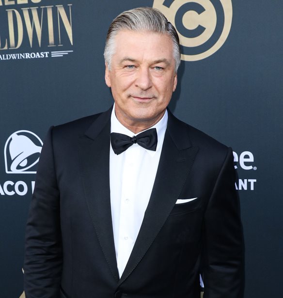 Alec Baldwin | &#x395;&#x3C0;&#x3B9;&#x3C3;&#x3C4;&#x3C1;&#x3AD;&#x3C6;&#x3B5;&#x3B9; &#x3C3;&#x3C4;&#x3B7;&#x3BD; &#x3C5;&#x3C0;&#x3BF;&#x3BA;&#x3C1;&#x3B9;&#x3C4;&#x3B9;&#x3BA;&#x3AE; &#x3BC;&#x3B5;&#x3C4;&#x3AC; &#x3C4;&#x3BF;&#x3BD; &#x3BC;&#x3BF;&#x3B9;&#x3C1;&#x3B1;&#x3AF;&#x3BF; &#x3C0;&#x3C5;&#x3C1;&#x3BF;&#x3B2;&#x3BF;&#x3BB;&#x3B9;&#x3C3;&#x3BC;&#x3CC; &#x3C3;&#x3C4;&#x3B1; &#x3B3;&#x3C5;&#x3C1;&#x3AF;&#x3C3;&#x3BC;&#x3B1;&#x3C4;&#x3B1; &#x3C4;&#x3BF;&#x3C5; &#x27;Rust&#x27;