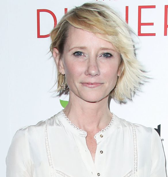 Anne Heche | &#x397; &#x3B5;&#x3BE;&#x3C9;&#x3C6;&#x3C1;&#x3B5;&#x3BD;&#x3B9;&#x3BA;&#x3AE; &#x3B1;&#x3BB;&#x3BB;&#x3B1;&#x3B3;&#x3AE; &#x3C3;&#x3C4;&#x3B7;&#x3BD; &#x3C4;&#x3B9;&#x3BC;&#x3AE; &#x3C4;&#x3B7;&#x3C2; &quot;&#x3C3;&#x3C5;&#x3BB;&#x3BB;&#x3B5;&#x3BA;&#x3C4;&#x3B9;&#x3BA;&#x3AE;&#x3C2;&quot; &#x3B1;&#x3C5;&#x3C4;&#x3BF;&#x3B2;&#x3B9;&#x3BF;&#x3B3;&#x3C1;&#x3B1;&#x3C6;&#x3AF;&#x3B1;&#x3C2; &#x3C4;&#x3B7;&#x3C2; &#x3BC;&#x3B5;&#x3C4;&#x3AC; &#x3C4;&#x3BF;&#x3BD; &#x3B8;&#x3AC;&#x3BD;&#x3B1;&#x3C4;&#x3CC; &#x3C4;&#x3B7;&#x3C2;