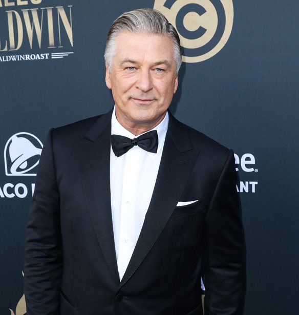 Alec Baldwin | &#x397; &#x3B5;&#x3BE;&#x3C9;&#x3B4;&#x3B9;&#x3BA;&#x3B1;&#x3C3;&#x3C4;&#x3B9;&#x3BA;&#x3AE; &#x3C3;&#x3C5;&#x3BC;&#x3C6;&#x3C9;&#x3BD;&#x3AF;&#x3B1; &#x3BC;&#x3B5; &#x3C4;&#x3B7;&#x3BD; &#x3BF;&#x3B9;&#x3BA;&#x3BF;&#x3B3;&#x3AD;&#x3BD;&#x3B5;&#x3B9;&#x3B1; &#x3C4;&#x3B7;&#x3C2; Halyna Hutchins