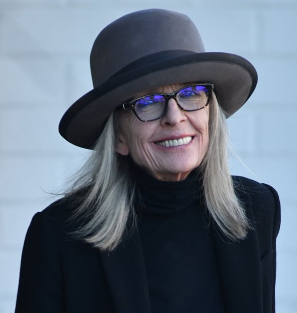 &#x397; &#x3B5;&#x3B9;&#x3BA;&#x3CC;&#x3BD;&#x3B1; &#x3C4;&#x3B7;&#x3C2; Diane Keaton &#x3BB;&#x3AF;&#x3B3;&#x3BF; &#x3C0;&#x3C1;&#x3B9;&#x3BD; &#x3C6;&#x3CD;&#x3B3;&#x3B5;&#x3B9; &#x3B1;&#x3C0;&#x3CC; &#x3C4;&#x3B7; &#x3B6;&#x3C9;&#x3AE;