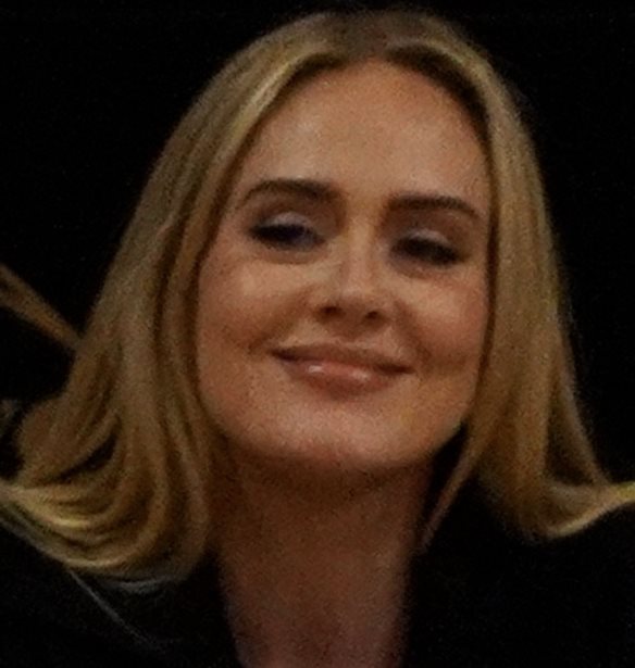 H Adele &#x3C0;&#x3BF;&#x3B6;&#x3AC;&#x3C1;&#x3B5;&#x3B9; &#x3BC;&#x3B5; &#x3C4;&#x3BF; &#x3B5;&#x3BD;&#x3C4;&#x3C5;&#x3C0;&#x3C9;&#x3C3;&#x3B9;&#x3B1;&#x3BA;&#x3CC; &#x3BC;&#x3BF;&#x3BD;&#x3CC;&#x3C0;&#x3B5;&#x3C4;&#x3C1;&#x3CC; &#x3C4;&#x3B7;&#x3C2;
