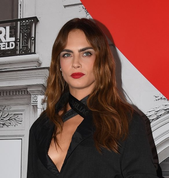 &#x397; &#x3BD;&#x3AD;&#x3B1; glam &#x3B5;&#x3BC;&#x3C6;&#x3AC;&#x3BD;&#x3B9;&#x3C3;&#x3B7; &#x3C4;&#x3B7;&#x3C2; Cara Delevingne &#x3CD;&#x3C3;&#x3C4;&#x3B5;&#x3C1;&#x3B1; &#x3B1;&#x3C0;&#x3CC; &#x3C4;&#x3B9;&#x3C2; &#x3B1;&#x3BD;&#x3B7;&#x3C3;&#x3C5;&#x3C7;&#x3B7;&#x3C4;&#x3B9;&#x3BA;&#x3AD;&#x3C2; &#x3C6;&#x3C9;&#x3C4;&#x3BF;&#x3B3;&#x3C1;&#x3B1;&#x3C6;&#x3AF;&#x3B5;&#x3C2; &#x3C3;&#x3C4;&#x3BF; &#x3B1;&#x3B5;&#x3C1;&#x3BF;&#x3B4;&#x3C1;&#x3CC;&#x3BC;&#x3B9;&#x3BF;
