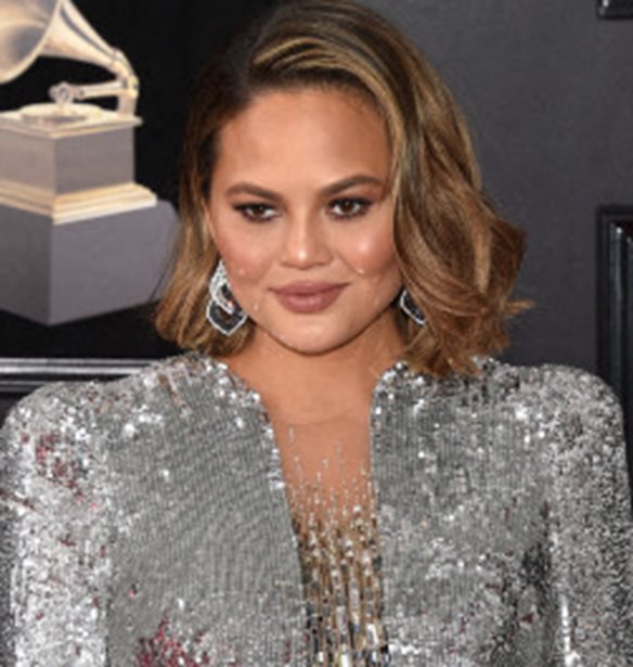 H Chrissy Teigen &#x3B1;&#x3C0;&#x3BF;&#x3BA;&#x3AC;&#x3BB;&#x3C5;&#x3C8;&#x3B5; (&#x3BA;&#x3B1;&#x3C4;&#x3AC; &#x3BB;&#x3AC;&#x3B8;&#x3BF;&#x3C2;) &#x3C4;&#x3BF; &#x3C6;&#x3CD;&#x3BB;&#x3BF; &#x3C4;&#x3BF;&#x3C5; &#x3BC;&#x3C9;&#x3C1;&#x3BF;&#x3CD; &#x3C4;&#x3B7;&#x3C2;