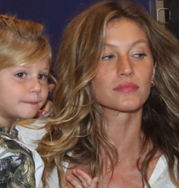 Gisele B&#xFC;ndchen | &#x397; &#x3C6;&#x3C9;&#x3C4;&#x3BF;&#x3B3;&#x3C1;&#x3B1;&#x3C6;&#x3AF;&#x3B1; &#x3C0;&#x3BF;&#x3C5; &#x3B5;&#x3C0;&#x3B9;&#x3B2;&#x3B5;&#x3B2;&#x3B1;&#x3B9;&#x3CE;&#x3BD;&#x3B5;&#x3B9; &#x3C4;&#x3B7;&#x3BD; &#x3BA;&#x3B1;&#x3C4;&#x3B1;&#x3C0;&#x3BB;&#x3B7;&#x3BA;&#x3C4;&#x3B9;&#x3BA;&#x3AE; &#x3BF;&#x3BC;&#x3BF;&#x3B9;&#x3CC;&#x3C4;&#x3B7;&#x3C4;&#x3B1; &#x3BC;&#x3B5; &#x3C4;&#x3B7;&#x3BD; 9&#x3C7;&#x3C1;&#x3BF;&#x3BD;&#x3B7; &#x3BA;&#x3CC;&#x3C1;&#x3B7; &#x3C4;&#x3B7;&#x3C2;, Vivian