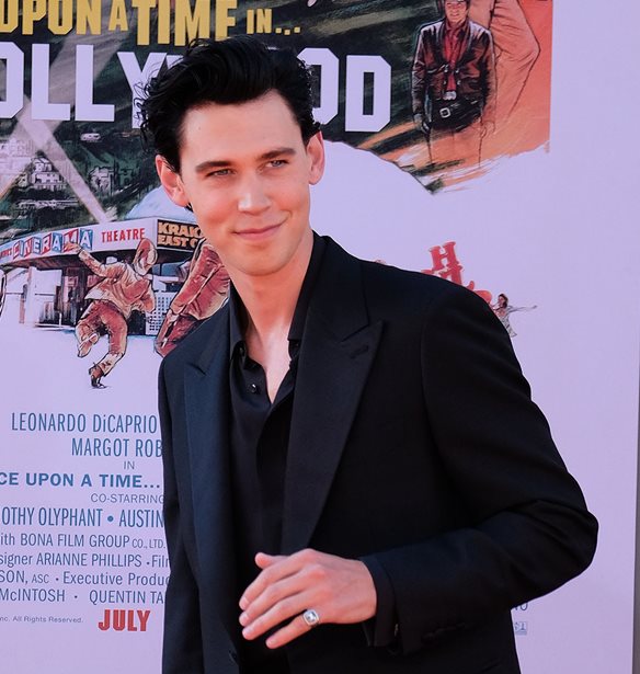 Austin Butler | O &#x3C3;&#x3C4;&#x3B1;&#x3C1; &#x3C4;&#x3BF;&#x3C5; &#x27;Elvis&#x27; &#x3B5;&#x3BE;&#x3B7;&#x3B3;&#x3B5;&#x3AF; &#x3B3;&#x3B9;&#x3B1;&#x3C4;&#x3AF; &#x3BC;&#x3C0;&#x3AE;&#x3BA;&#x3B5; &#x3C3;&#x3C4;&#x3BF; &#x3BD;&#x3BF;&#x3C3;&#x3BF;&#x3BA;&#x3BF;&#x3BC;&#x3B5;&#x3AF;&#x3BF; &#x3BC;&#x3B5;&#x3C4;&#x3AC; &#x3C4;&#x3BF; &#x3C4;&#x3AD;&#x3BB;&#x3BF;&#x3C2; &#x3C4;&#x3C9;&#x3BD; &#x3B3;&#x3C5;&#x3C1;&#x3B9;&#x3C3;&#x3BC;&#x3AC;&#x3C4;&#x3C9;&#x3BD; &#x3C4;&#x3B7;&#x3C2; &#x3C4;&#x3B1;&#x3B9;&#x3BD;&#x3AF;&#x3B1;&#x3C2;