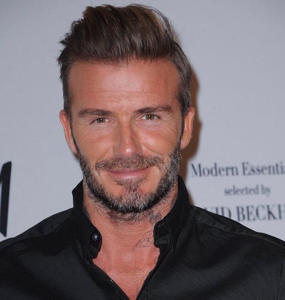 O David Beckham &#x3B1;&#x3C0;&#x3BF;&#x3BA;&#x3B1;&#x3BB;&#x3CD;&#x3C0;&#x3C4;&#x3B5;&#x3B9; &#x3C0;&#x3CE;&#x3C2; &#x3BA;&#x3B1;&#x3C4;&#x3AC;&#x3C6;&#x3B5;&#x3C1;&#x3B5; &#x3BD;&#x3B1; &#x3BA;&#x3B5;&#x3C1;&#x3B4;&#x3AF;&#x3C3;&#x3B5;&#x3B9; &#x3C4;&#x3B7; Victoria