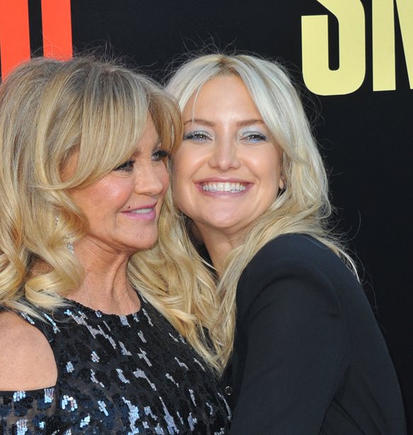 Kate Hudson | &#x397; &#x3B1;&#x3C0;&#x3AC;&#x3BD;&#x3C4;&#x3B7;&#x3C3;&#x3AE; &#x3C4;&#x3B7;&#x3C2; &#x3C3;&#x3B5; &#x3B5;&#x3BA;&#x3B5;&#x3AF;&#x3BD;&#x3BF;&#x3C5;&#x3C2; &#x3C0;&#x3BF;&#x3C5; &#x3B1;&#x3C0;&#x3BF;&#x3BA;&#x3B1;&#x3BB;&#x3BF;&#x3CD;&#x3BD; &#x3C4;&#x3B7; &#x3BC;&#x3B7;&#x3C4;&#x3AD;&#x3C1;&#x3B1; &#x3C4;&#x3B7;&#x3C2;, Goldie Hawn, &#x3B4;&#x3CD;&#x3C3;&#x3BA;&#x3BF;&#x3BB;&#x3B7; &#x3C3;&#x3C4;&#x3B7; &#x3C3;&#x3C5;&#x3BD;&#x3B5;&#x3C1;&#x3B3;&#x3B1;&#x3C3;&#x3AF;&#x3B1;