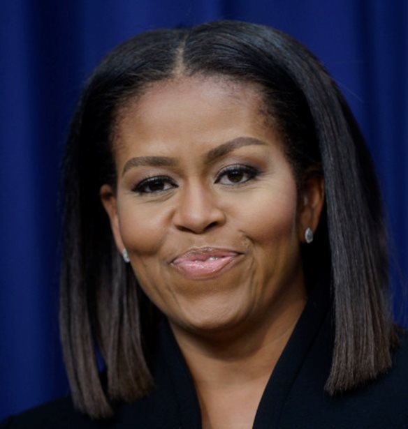 &#x397; Michelle Obama &#x3C6;&#x3BF;&#x3C1;&#x3AC; Givenchy &#x3BA;&#x3B1;&#x3B9; &#x3B1;&#x3C0;&#x3BF;&#x3B4;&#x3B5;&#x3B9;&#x3BA;&#x3BD;&#x3CD;&#x3B5;&#x3B9; &#x3CC;&#x3C4;&#x3B9; &#x3C0;&#x3B1;&#x3C1;&#x3B1;&#x3BC;&#x3AD;&#x3BD;&#x3B5;&#x3B9; stylish &#x3BA;&#x3B1;&#x3B9; &#x3BC;&#x3B5;&#x3C4;&#x3AC; &#x3C4;&#x3BF;&#x3BD; &#x39B;&#x3B5;&#x3C5;&#x3BA;&#x3CC; &#x39F;&#x3AF;&#x3BA;&#x3BF;