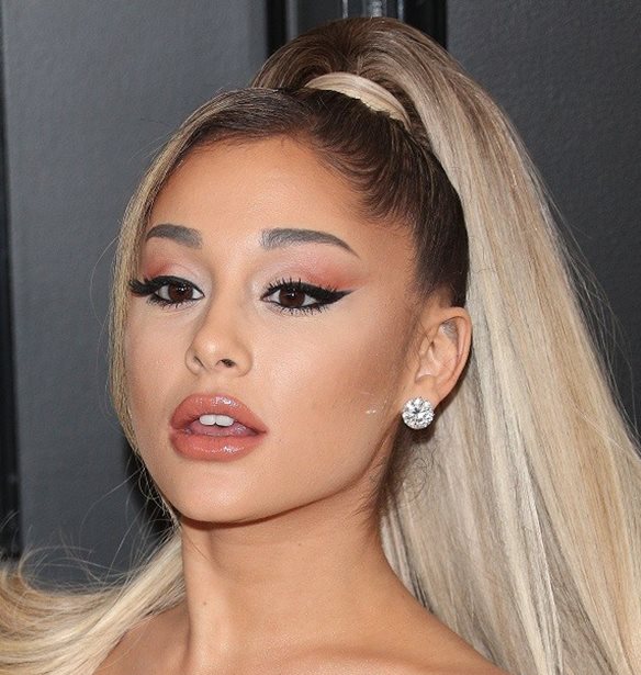 Ariana Grande | &#x391;&#x3C5;&#x3C4;&#x3CC;&#x3C2; &#x3B5;&#x3AF;&#x3BD;&#x3B1;&#x3B9; &#x3BF; &#x3BD;&#x3AD;&#x3BF;&#x3C2; &#x3C4;&#x3B7;&#x3C2; &#x3C3;&#x3CD;&#x3BD;&#x3C4;&#x3C1;&#x3BF;&#x3C6;&#x3BF;&#x3C2; &#x3BC;&#x3B5;&#x3C4;&#x3AC; &#x3C4;&#x3BF; &#x3B4;&#x3B9;&#x3B1;&#x3B6;&#x3CD;&#x3B3;&#x3B9;&#x3BF; &#x3BC;&#x3B5; &#x3C4;&#x3BF;&#x3BD; Dalton Gomez