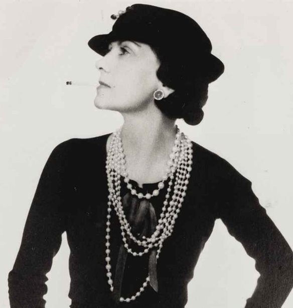 Gabrielle Chanel Fashion Manifesto | &#x397; &#x3C0;&#x3C1;&#x3CE;&#x3C4;&#x3B7; &#x3AD;&#x3BA;&#x3B8;&#x3B5;&#x3C3;&#x3B7; &#x3B3;&#x3B9;&#x3B1; &#x3C4;&#x3B7; Chanel &#x3C3;&#x3C4;&#x3BF; &#x3A0;&#x3B1;&#x3C1;&#x3AF;&#x3C3;&#x3B9;