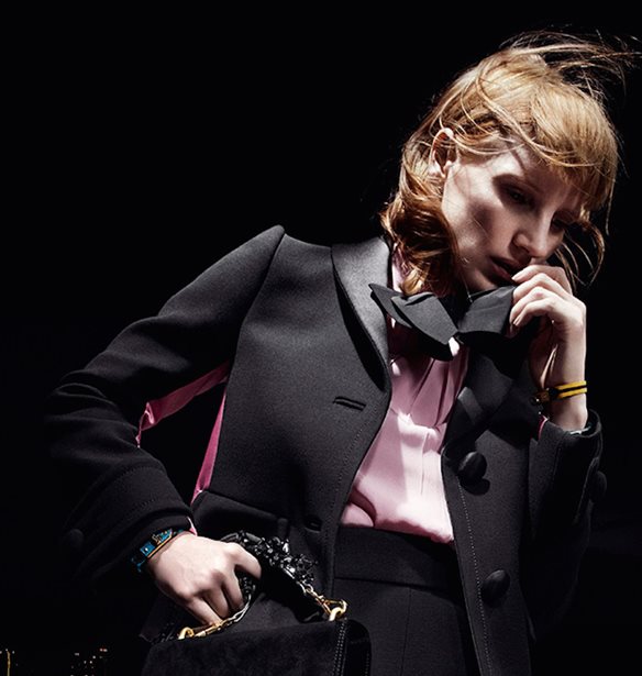 &#x397; Jessica Chastain &#x3B5;&#x3AF;&#x3BD;&#x3B1;&#x3B9; &#x3C4;&#x3BF; &#x3BD;&#x3AD;&#x3BF; &#x3C0;&#x3C1;&#x3CC;&#x3C3;&#x3C9;&#x3C0;&#x3BF; &#x3C4;&#x3B7;&#x3C2; &#x3BA;&#x3B1;&#x3BC;&#x3C0;&#x3AC;&#x3BD;&#x3B9;&#x3B1; &#x3C4;&#x3BF;&#x3C5; &#x3BF;&#x3AF;&#x3BA;&#x3BF;&#x3C5; Prada