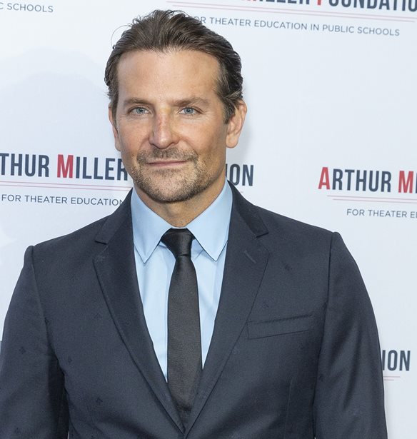 Bradley Cooper | &#x397; &#x3BD;&#x3AD;&#x3B1; &#x3C4;&#x3BF;&#x3C5; &#x3C3;&#x3CD;&#x3BD;&#x3C4;&#x3C1;&#x3BF;&#x3C6;&#x3BF;&#x3C2; &#x3B5;&#x3AF;&#x3BD;&#x3B1;&#x3B9; &#x3C0;&#x3C1;&#x3CE;&#x3B7;&#x3BD; &#x3C3;&#x3CD;&#x3B6;&#x3C5;&#x3B3;&#x3BF;&#x3C2; &#x391;&#x3BC;&#x3B5;&#x3C1;&#x3B9;&#x3BA;&#x3B1;&#x3BD;&#x3BF;&#x3CD; &#x3C0;&#x3BF;&#x3BB;&#x3B9;&#x3C4;&#x3B9;&#x3BA;&#x3BF;&#x3CD;