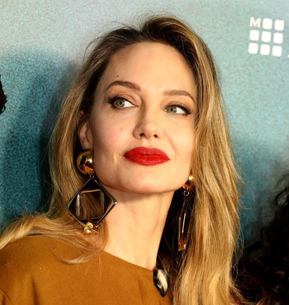 Angelina Jolie | &#x397; &#x3B5;&#x3BC;&#x3C6;&#x3AC;&#x3BD;&#x3B9;&#x3C3;&#x3B7; &#x3BC;&#x3B5; &#x3C4;&#x3B7;&#x3BD; 15&#x3C7;&#x3C1;&#x3BF;&#x3BD;&#x3B7; &#x3BA;&#x3CC;&#x3C1;&#x3B7; &#x3C4;&#x3B7;&#x3C2;, Vivienne Jolie - Pitt, &#x3C3;&#x3C4;&#x3BF; &#x3BA;&#x3CC;&#x3BA;&#x3BA;&#x3B9;&#x3BD;&#x3BF; &#x3C7;&#x3B1;&#x3BB;&#x3AF;