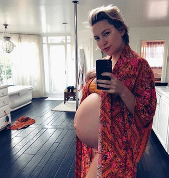 Kate Hudson |  &#x388;&#x3B3;&#x3B9;&#x3BD;&#x3B5; &#x3B3;&#x3B9;&#x3B1; &#x3C4;&#x3C1;&#x3AF;&#x3C4;&#x3B7; &#x3C6;&#x3BF;&#x3C1;&#x3AC; &#x3BC;&#x3B1;&#x3BC;&#x3AC; &#x3BA;&#x3B1;&#x3B9; &#x3B5;&#x3BC;&#x3B5;&#x3AF;&#x3C2; &#x3B8;&#x3C5;&#x3BC;&#x3CC;&#x3BC;&#x3B1;&#x3C3;&#x3C4;&#x3B5; &#x3C4;&#x3B1; &#x3BA;&#x3B1;&#x3BB;&#x3CD;&#x3C4;&#x3B5;&#x3C1;&#x3B1; looks &#x3C4;&#x3B7;&#x3C2; &#x3B5;&#x3B3;&#x3BA;&#x3C5;&#x3BC;&#x3BF;&#x3C3;&#x3CD;&#x3BD;&#x3B7;&#x3C2; &#x3C4;&#x3B7;&#x3C2;