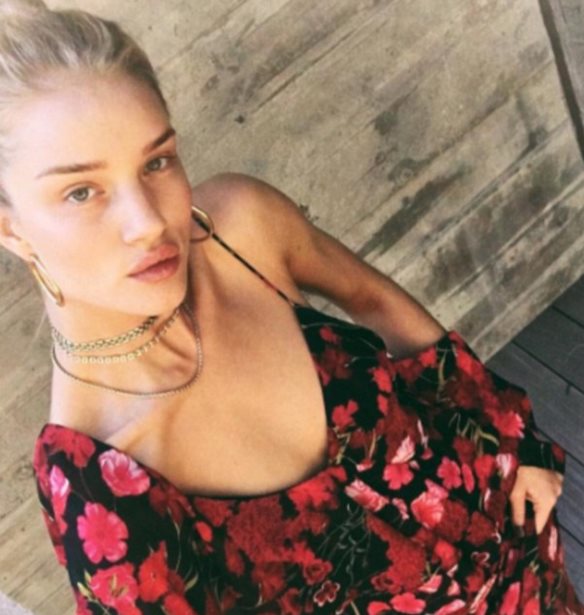 Λατρέψαμε το φόρεμα της Rosie Huntington - Whiteley