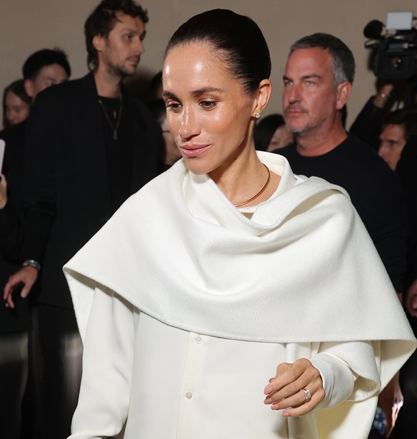 Meghan Markle | &#x397; &#x3C0;&#x3C1;&#x3CE;&#x3C4;&#x3B7; &#x3C4;&#x3B7;&#x3C2; &#x3B5;&#x3BC;&#x3C6;&#x3AC;&#x3BD;&#x3B9;&#x3C3;&#x3B7; &#x3C3;&#x3C4;&#x3B7;&#x3BD; Paris Fashion Week &#x3BC;&#x3B5; &#x3B4;&#x3CD;&#x3BF; minimal chic looks