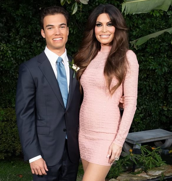 Ronan Anthony Villency | &#x3A0;&#x3BF;&#x3B9;&#x3BF;&#x3C2; &#x3B5;&#x3AF;&#x3BD;&#x3B1;&#x3B9; &#x3BF; 19&#x3C7;&#x3C1;&#x3BF;&#x3BD;&#x3BF;&#x3C2; &#x3B3;&#x3B9;&#x3BF;&#x3C2; &#x3C4;&#x3B7;&#x3C2; Kimberly Guilfoyle &#x3C0;&#x3BF;&#x3C5; &#x3C4;&#x3B7;&#x3BD; &#x3B1;&#x3BA;&#x3BF;&#x3BB;&#x3BF;&#x3CD;&#x3B8;&#x3B7;&#x3C3;&#x3B5; &#x3C3;&#x3C4;&#x3B7;&#x3BD; &#x391;&#x3B8;&#x3AE;&#x3BD;&#x3B1;