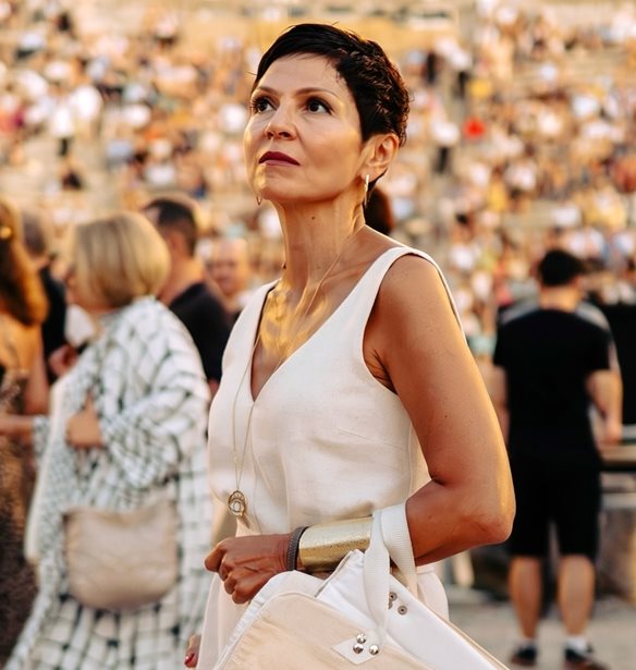 &#x397; &#x3A4;&#x3B1;&#x3BC;&#x3AF;&#x3BB;&#x3B1; &#x39A;&#x3BF;&#x3C5;&#x3BB;&#x3AF;&#x3B5;&#x3B2;&#x3B1; &#x3B1;&#x3C0;&#x3BF;&#x3C7;&#x3B1;&#x3B9;&#x3C1;&#x3B5;&#x3C4;&#x3AC; &#x3C4;&#x3B7;&#x3BD; Claudia Cardinale &#x3BC;&#x3B5; &#x3BC;&#x3AF;&#x3B1; &#x3B1;&#x3C0;&#x3BF;&#x3BA;&#x3AC;&#x3BB;&#x3C5;&#x3C8;&#x3B7; &#x3B3;&#x3B9;&#x3B1; &#x3C4;&#x3B7; &#x3B3;&#x3BD;&#x3C9;&#x3C1;&#x3B9;&#x3BC;&#x3AF;&#x3B1; &#x3C4;&#x3BF;&#x3C5;&#x3C2;