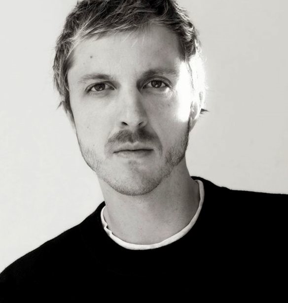 O Glenn Martens &#x3B5;&#x3AF;&#x3BD;&#x3B1;&#x3B9; &#x3BF; &#x3BD;&#x3AD;&#x3BF;&#x3C2; creative director &#x3C4;&#x3BF;&#x3C5; Maison Margiela