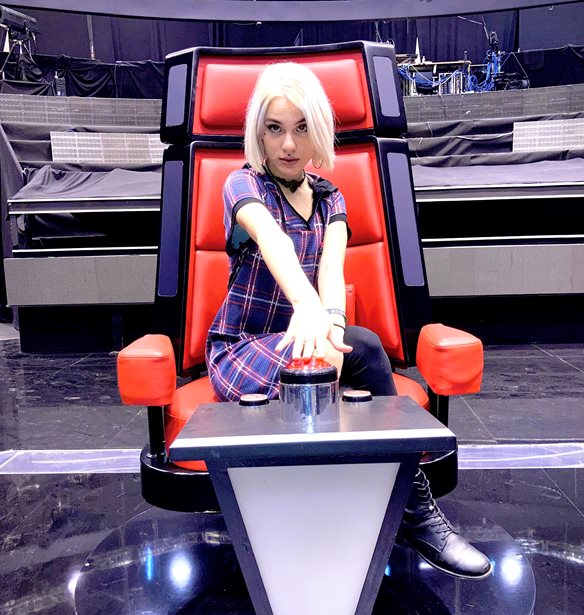 &#x399;&#x3C9;&#x3AC;&#x3BD;&#x3BD;&#x3B1; &#x393;&#x3B5;&#x3C9;&#x3C1;&#x3B3;&#x3B1;&#x3BA;&#x3BF;&#x3C0;&#x3BF;&#x3CD;&#x3BB;&#x3BF;&#x3C5; | H &#x3BD;&#x3B9;&#x3BA;&#x3AE;&#x3C4;&#x3C1;&#x3B9;&#x3B1; &#x3C4;&#x3BF;&#x3C5; The Voice &#x3BC;&#x3B9;&#x3BB;&#x3AC;&#x3B5;&#x3B9; &#x3C3;&#x3C4;&#x3BF; madamefigaro.gr