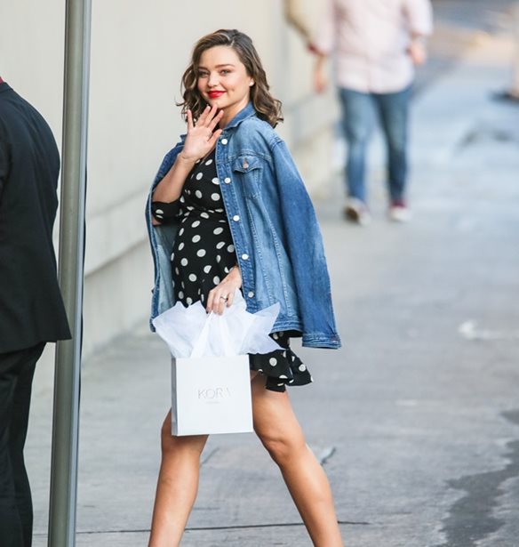 Miranda Kerr- Reese Witherspoon: &#x3A0;&#x3BF;&#x3CD; &#x3C4;&#x3B9;&#x3C2; &#x3B5;&#x3BD;&#x3C4;&#x3CC;&#x3C0;&#x3B9;&#x3C3;&#x3B5; &#x3BF; &#x3C6;&#x3C9;&#x3C4;&#x3BF;&#x3B3;&#x3C1;&#x3B1;&#x3C6;&#x3B9;&#x3BA;&#x3CC;&#x3C2; &#x3C6;&#x3B1;&#x3BA;&#x3CC;&#x3C2;;