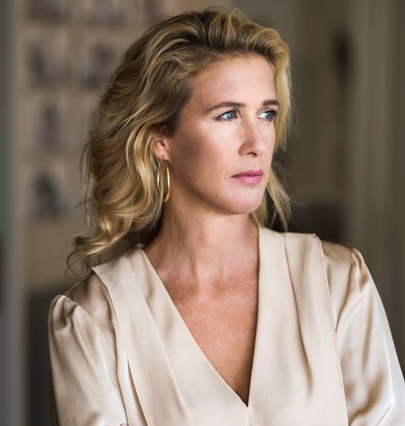 &#x3A4;&#x3B5;&#x3C4;- &#x3B1;-&#x3C4;&#x3B5;&#x3C4; &#x3BC;&#x3B5; &#x3C4;&#x3B7;&#x3BD; Themis Z