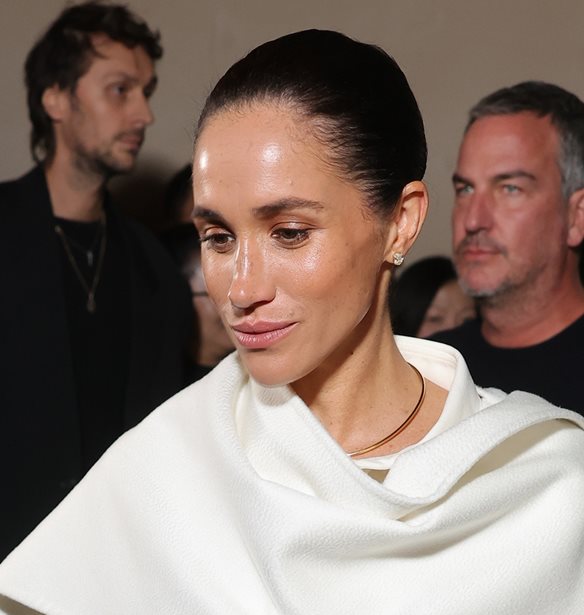 Meghan Markle | &#x397; &#x3C0;&#x3C1;&#x3CE;&#x3C4;&#x3B7; &#x3C4;&#x3B7;&#x3C2; &#x3B5;&#x3BC;&#x3C6;&#x3AC;&#x3BD;&#x3B9;&#x3C3;&#x3B7; &#x3C3;&#x3C4;&#x3B7;&#x3BD; Paris Fashion Week &#x3BC;&#x3B5; &#x3B4;&#x3CD;&#x3BF; minimal chic looks