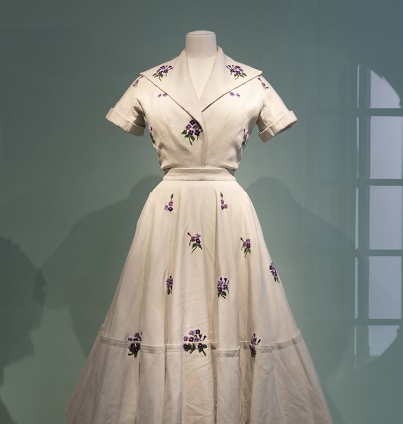 &quot;Dior, Jardins Enchanteurs&quot; | &#x397; &#x3BD;&#x3AD;&#x3B1; &#x3AD;&#x3BA;&#x3B8;&#x3B5;&#x3C3;&#x3B7; &#x3B5;&#x3BE;&#x3B5;&#x3C1;&#x3B5;&#x3C5;&#x3BD;&#x3AC; &#x3C4;&#x3B7;&#x3BD; &#x3B1;&#x3B3;&#x3AC;&#x3C0;&#x3B7; &#x3C4;&#x3BF;&#x3C5; Christian Dior &#x3B3;&#x3B9;&#x3B1; &#x3C4;&#x3B7; &#x3C6;&#x3CD;&#x3C3;&#x3B7; &#x3BA;&#x3B1;&#x3B9; &#x3C4;&#x3B1; &#x3BB;&#x3BF;&#x3C5;&#x3BB;&#x3BF;&#x3CD;&#x3B4;&#x3B9;&#x3B1;